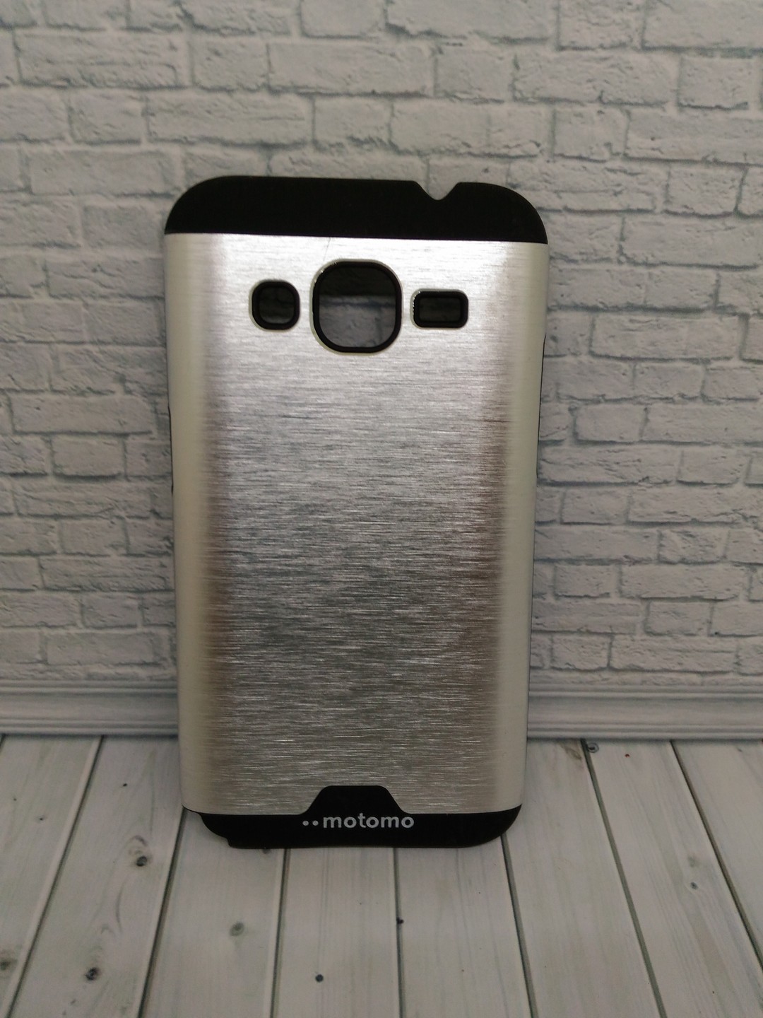 Противоударная металлическая накладка Motomo для Samsung J1 Ace J110 серебо-0