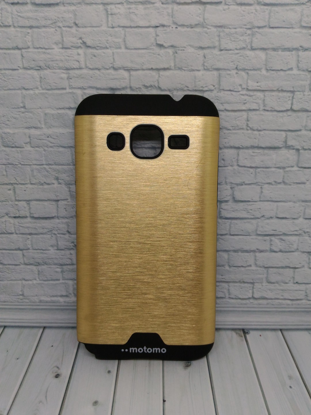 Противоударная металлическая накладка Motomo для Samsung J1 Ace J110 золото-0