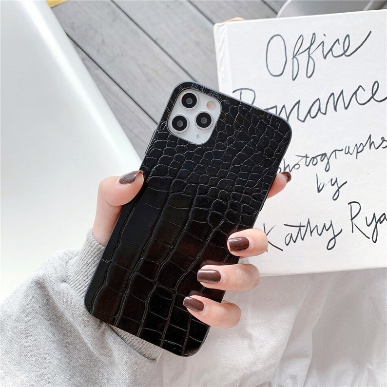 Накладка Retro Crocodile для Iphone 13 Pro  (Black)-0