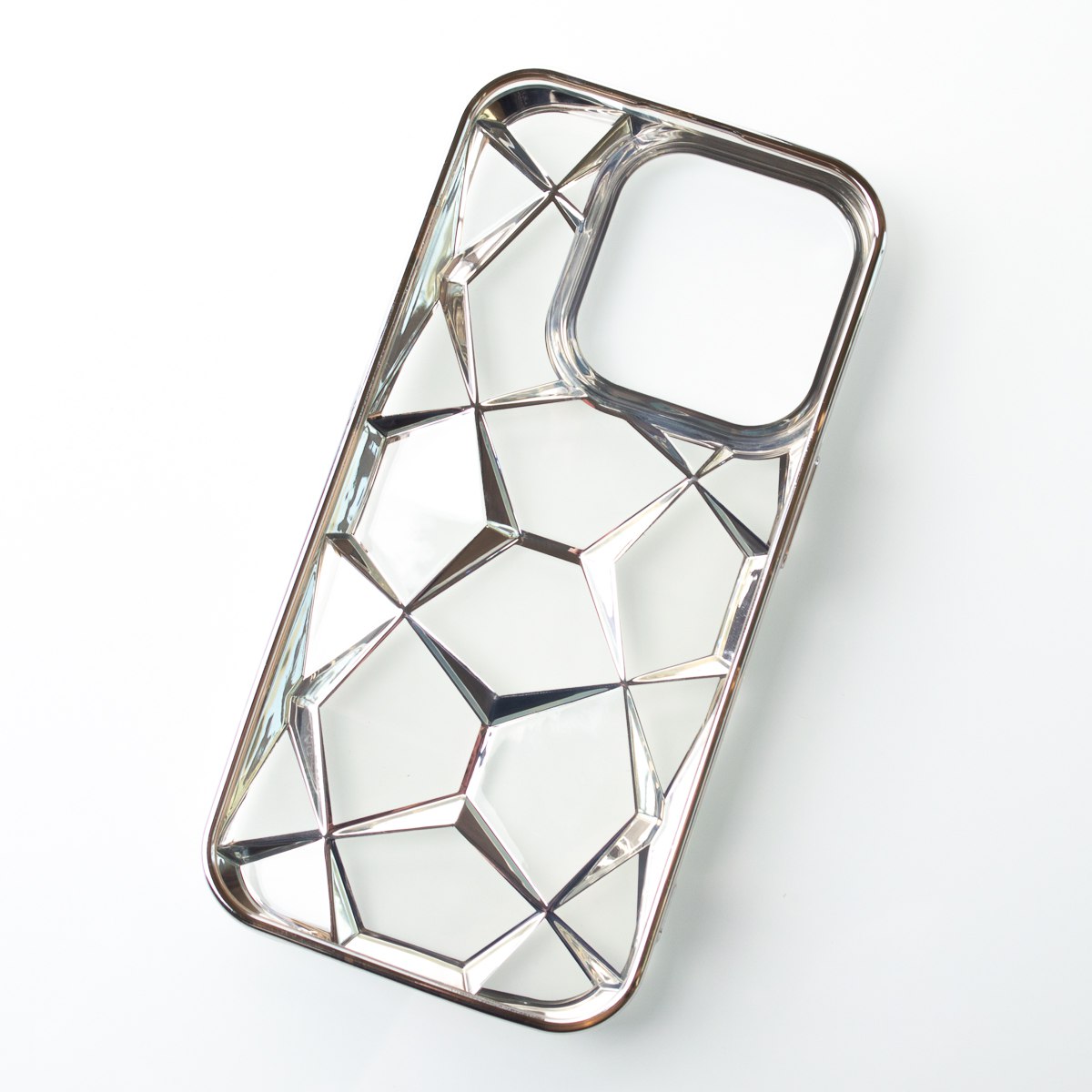 Накладка THREE-DIMENSIONAL DIAMOND для iPhone 16 Pro (срібляста)-3